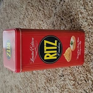 Ritz metal cracker keeper
